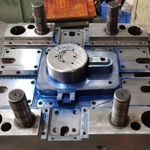El tubo de inyección del fabricante de China moldea los moldes de inyección de plástico vertaling 2k molde de inyección