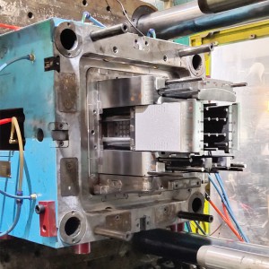 El diseño preciso del molde ISO certifica las piezas plásticas del coche del prototipo para la máquina