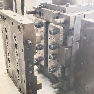 Molde plástico de alta calidad de encargo de las piezas del moldeado del repuesto del motor de producción del OEM