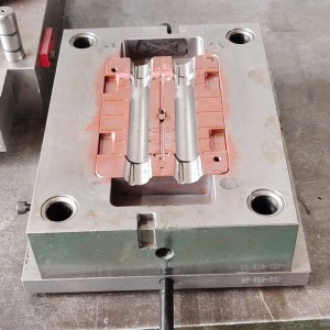 Moldeo a presión plástico de las piezas automotrices de acero de alta velocidad de la fabricación del tamaño de encargo